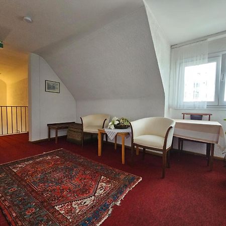 Hotel Haus Isenburg Neu-Isenburg Buitenkant foto