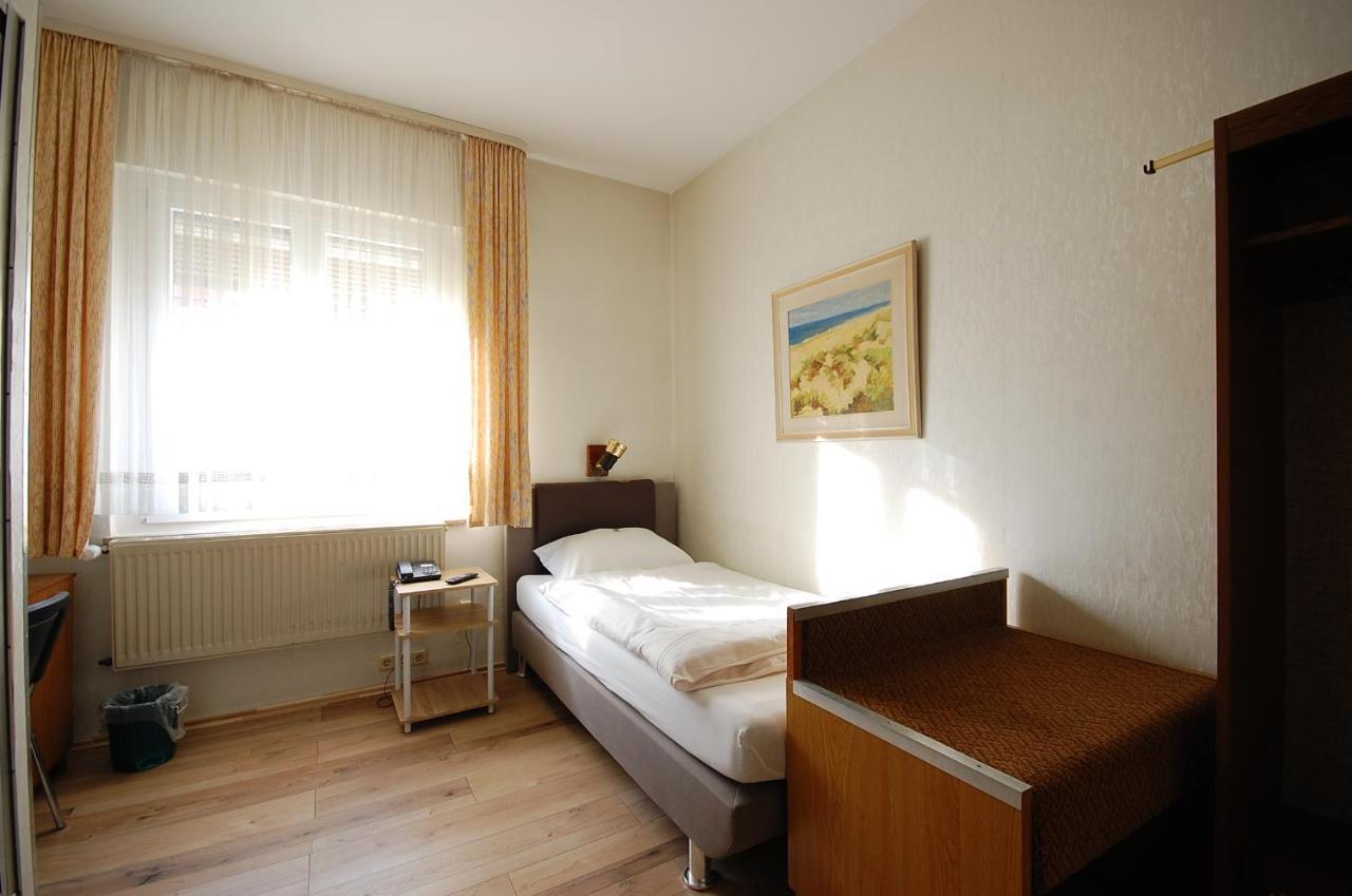 Hotel Haus Isenburg Neu-Isenburg Buitenkant foto