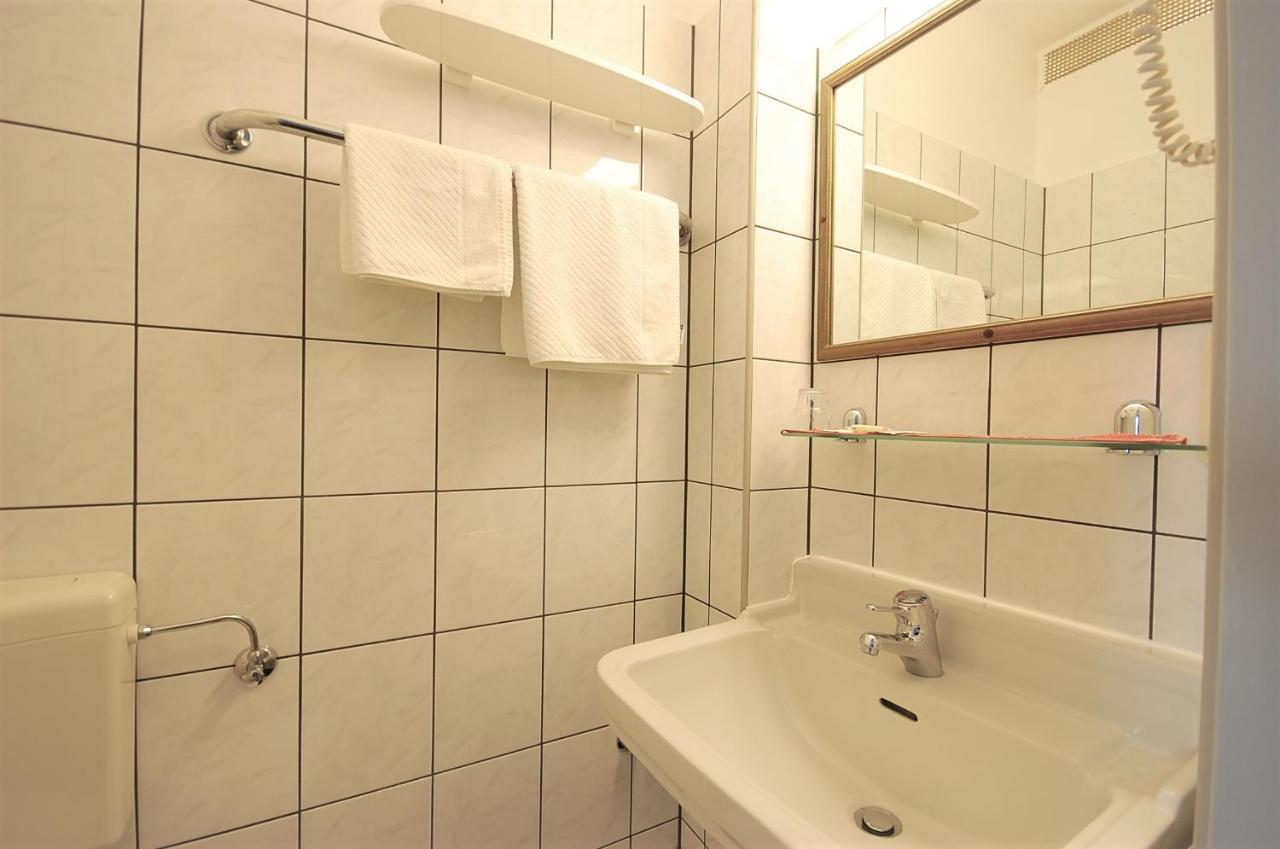 Hotel Haus Isenburg Neu-Isenburg Buitenkant foto