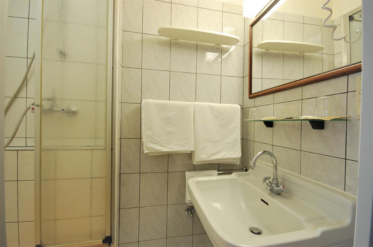Hotel Haus Isenburg Neu-Isenburg Buitenkant foto