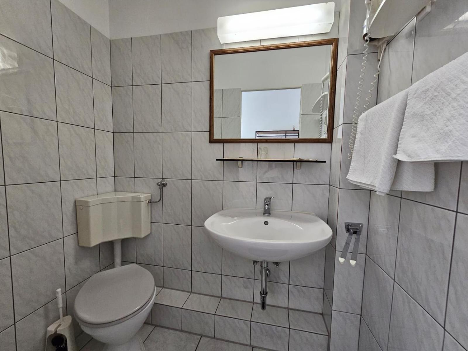 Hotel Haus Isenburg Neu-Isenburg Buitenkant foto