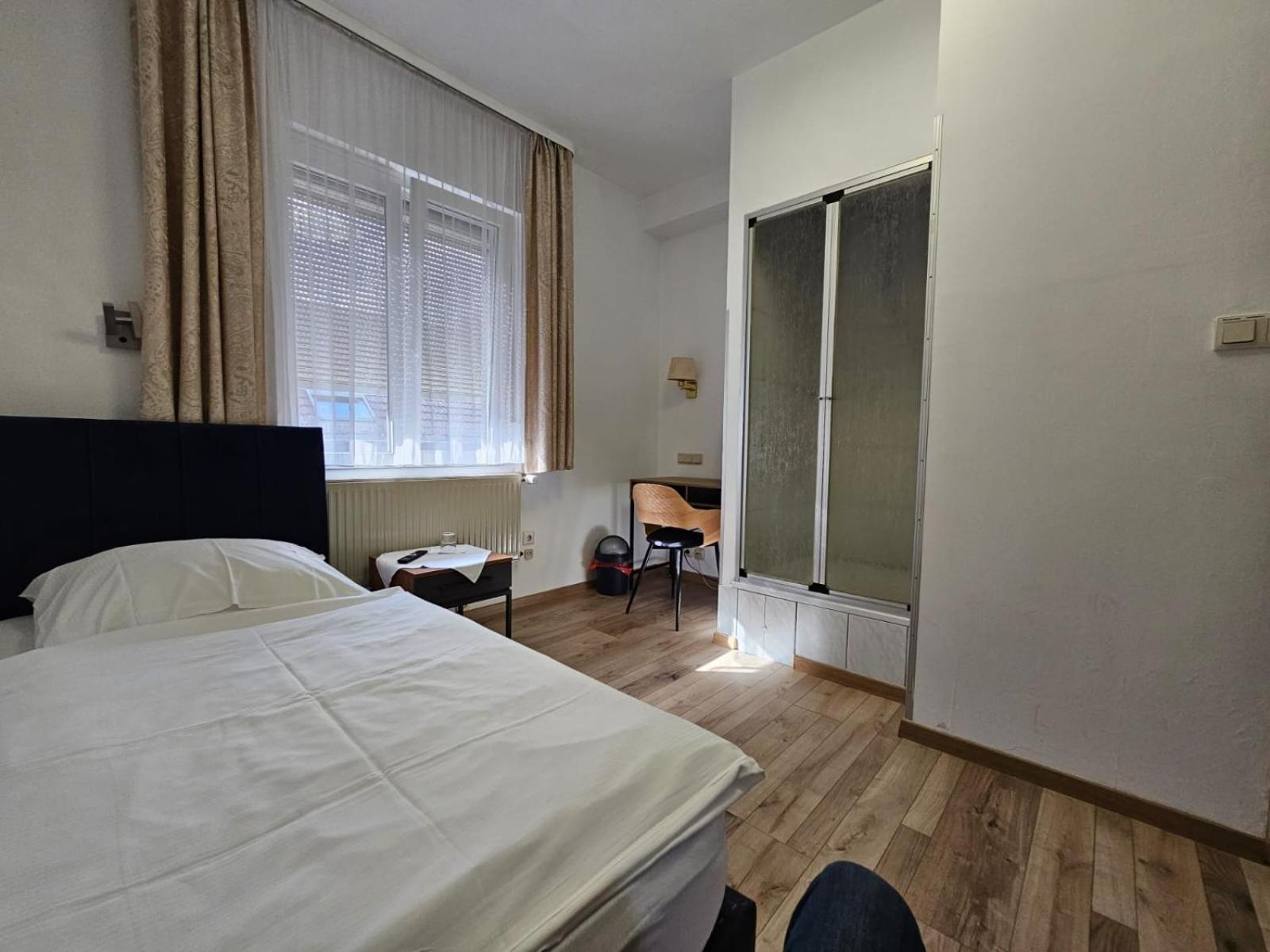 Hotel Haus Isenburg Neu-Isenburg Buitenkant foto
