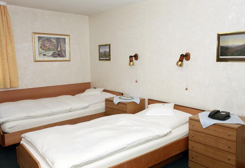 Hotel Haus Isenburg Neu-Isenburg Buitenkant foto