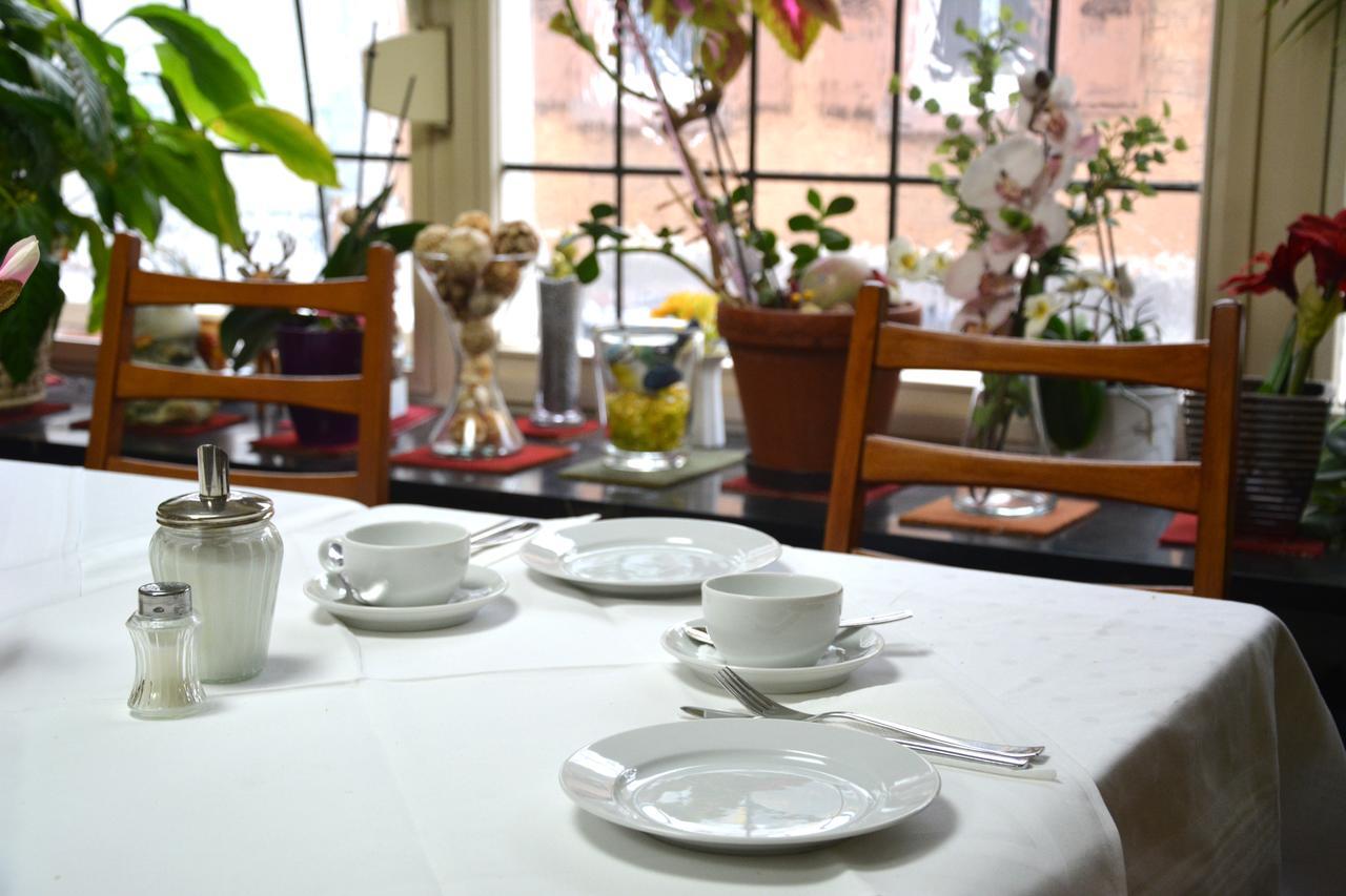 Hotel Haus Isenburg Neu-Isenburg Buitenkant foto